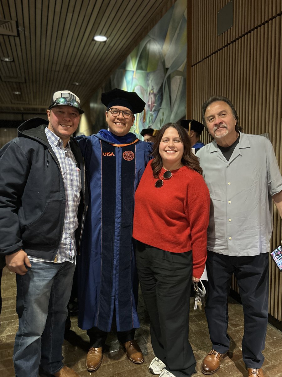 UTSAGradSchool's tweet image. Congratulations to the newest members of the doctoral community! You inspire us all 👏🎓 #UTSAGradSchool #UTSAGrad24 #doctoralconferral