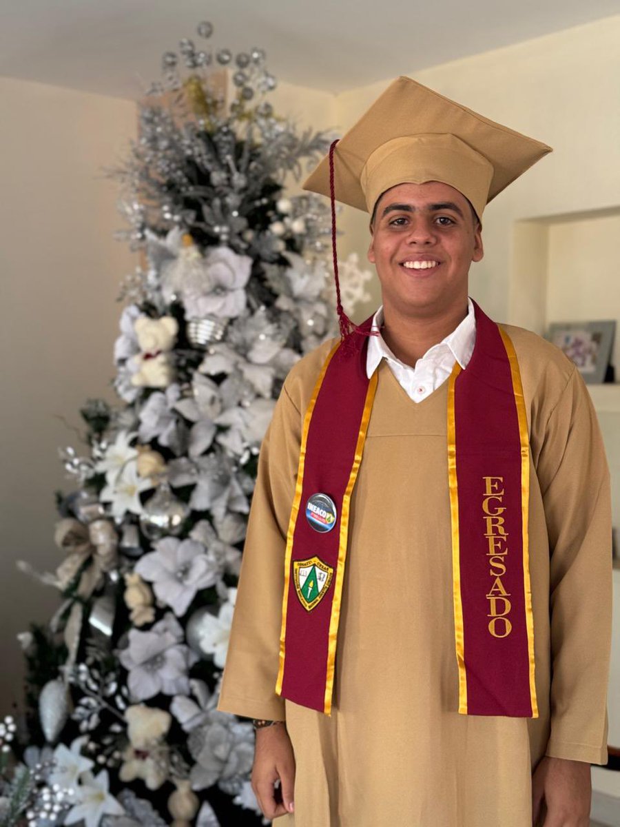 HERMESDARIORC's tweet photo. Felicidades hijo https://t.co/VcqbiBJJ1V