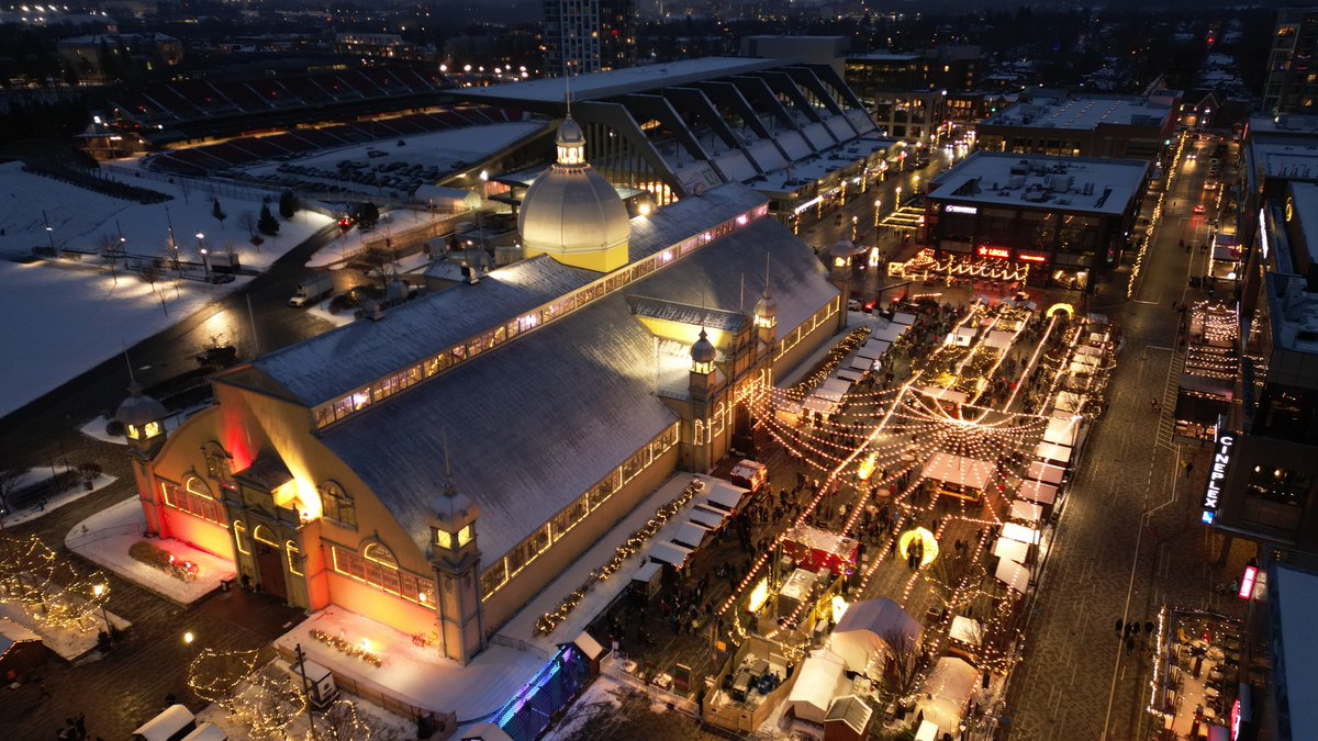 Trinity_CA_1992's tweet photo. The holiday season is in full swing at Lansdowne Live! Lansdowne Live has been transformed into a winter wonderland, complete with festive decorations, sparkling lights, and a vibrant atmosphere. 

Click here for more information: https://t.co/VkkF2531TH https://t.co/gH20QMvNd9