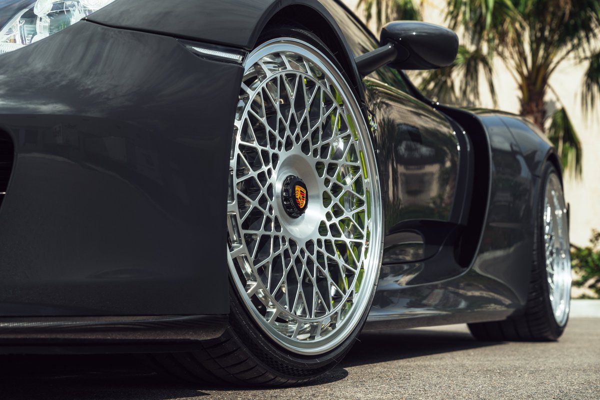 brndnslvra's tweet photo. Finally posting this set. Porsche 918 x Velos VH02 Classic Wheels. More on my IG. https://t.co/QvbHFglSK4