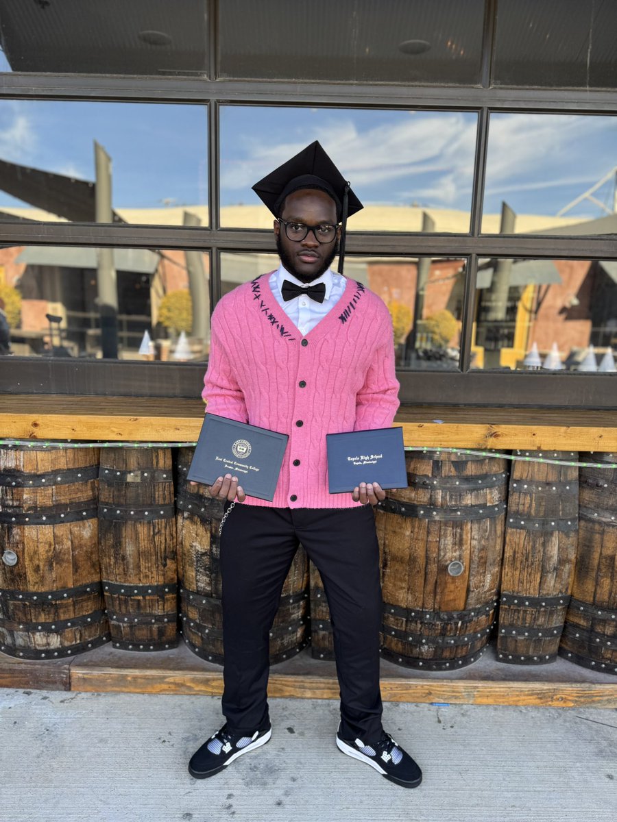 DaelynPatton's tweet image. grad 👨🏾‍🎓🫱🏽‍🫲🏾! @eccc_football