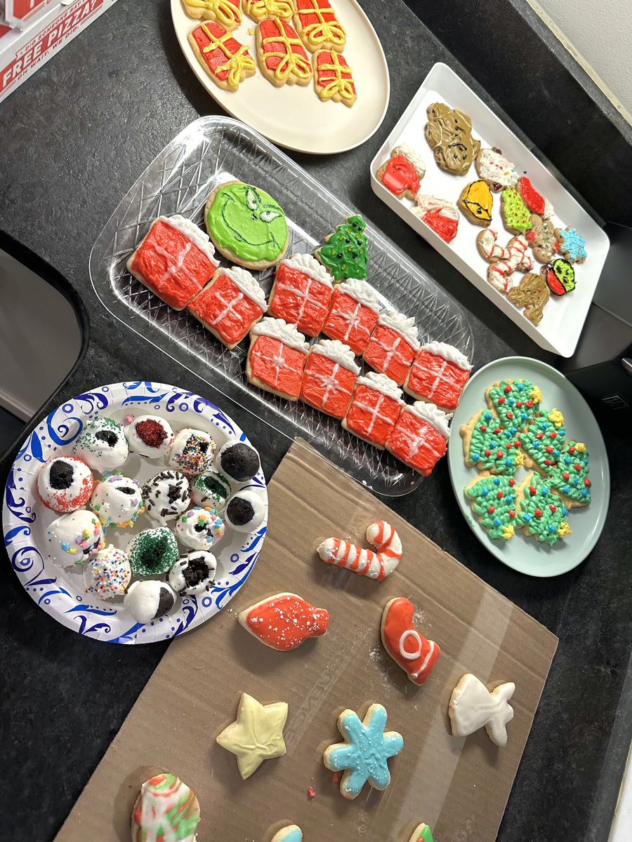 Yesterday we had an exciting and creative 2nd Annual Bison Softball Cookie Showdown! Lots of pizza, cookies, and snow made for another great time together.