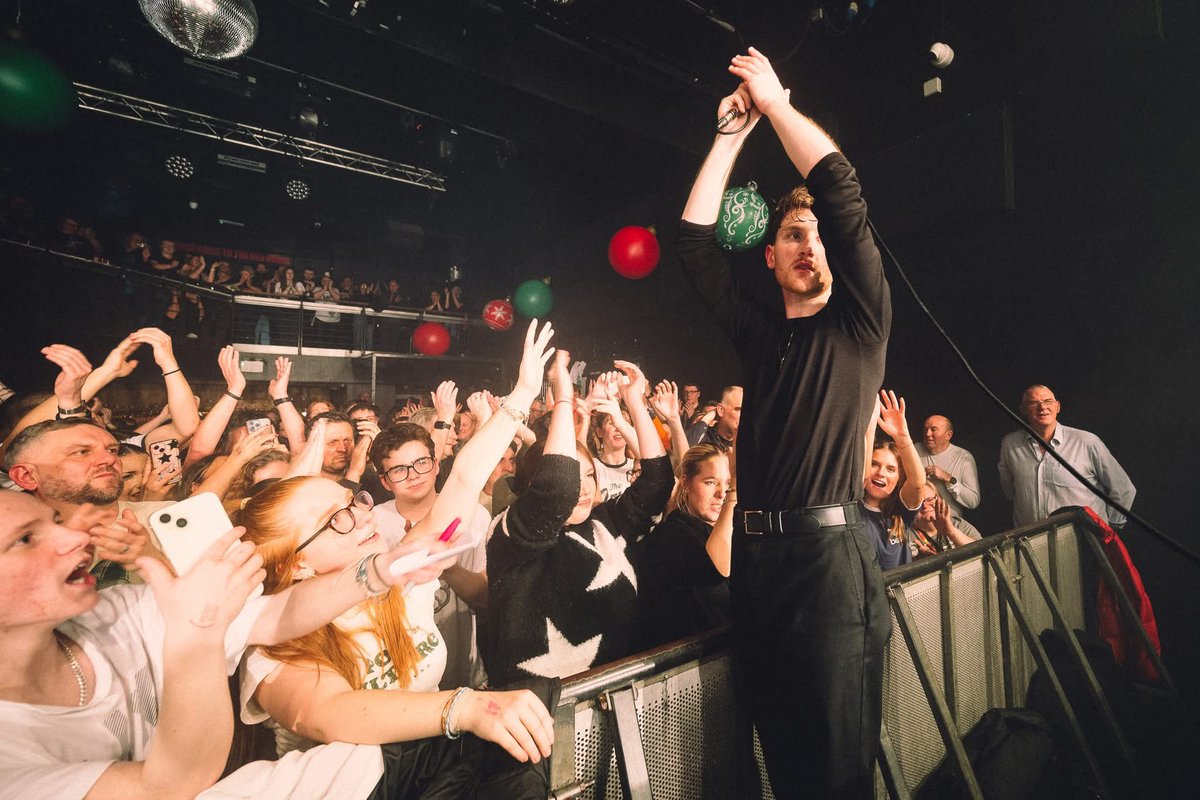 theclauseuk's tweet image. NOTTINGHAM! We all took the fucking roof off @rescuerooms. All roads lead to Rock City.

Homeward bound, we’ll see ya tomorrow Birmingham🤍