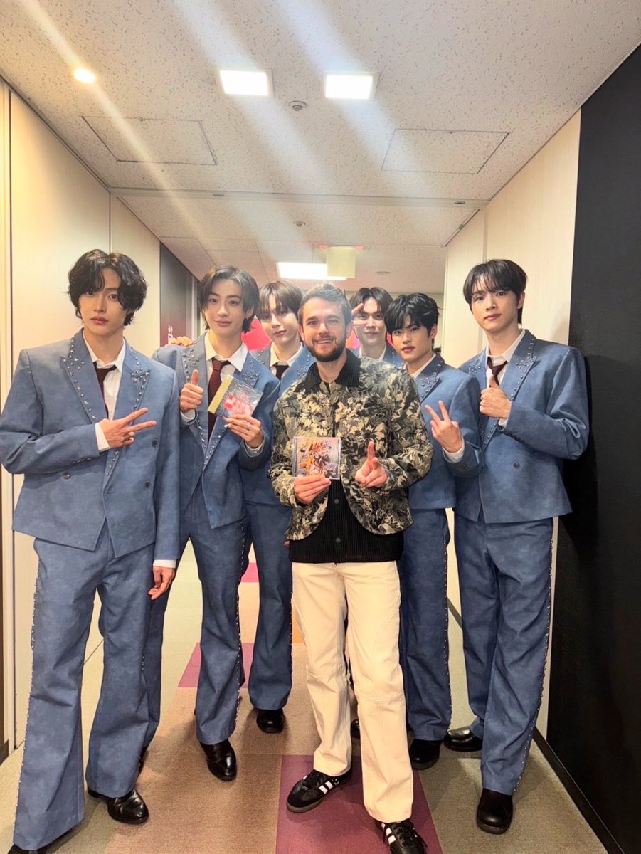 RIIZE_JPN's tweet photo. フジテレビ系列『2024 FNS 歌謡祭 第2夜』
Zeddさんと📸
@Zedd
#Zedd
#RIIZE #라이즈
#RISEandREALIZE https://t.co/9R6ZIG9Nhs