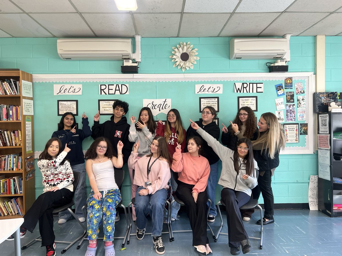 "The worst part of holding the memories is not the pain. It's the loneliness of it. Memories need to be shared."- THE GIVER
Celebrating the end of our NOVEL as a GROUP➡️➡️ MAKING MEMORIES &amp; SHARING OUR READER REACTIONS📖‼️ <a href="/mineolahs/">Mineola High School</a> <a href="/mrs_kbucchio/">MrsKBucchio</a>  #literacy #readersareleaders