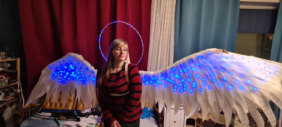 Assistant_Oppai's tweet photo. Sooo the rough shape of hydaelyns wings are done, not gonna lie i am amazed that they dont look like a complete mess xD https://t.co/m7DRCe91P4