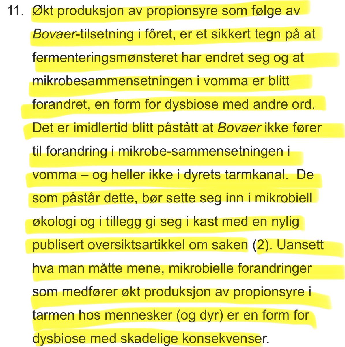 norgonaut's tweet photo. Jan Raa er 

- professor i mikrobiologi, med doktorgrad i organisk kjemi
- kjenner dessuten biotek-feltet inngående
- tidl. styreformann i det børsnoterte firmaet Biotec Pharmacon ASA
- tidl. forskningsdirektør i to nasjonale forskningsinstitutter (NIFES og NOFIMA).
- ble utnevnt til kommandør av St. Olavs Orden for for sitt engasjement for norske biotek-bedrifter i 2010

Les hva han skriver om bruken av Bovaer:

«Det ser ikke ut til å være noen grense for hvor langt man er villig til å gå for økonomisk vinnings skyld, på bekostning av dyrenes grunnleggende biologiske behov.»

«Økt produksjon av propionsyre som følge av Bovaer-tilsetning i fôret, er et sikkert tegn på at fermenteringsmønsteret har endret seg og at mikrobesammensetningen i vomma er blitt forandret, en form for dysbiose med andre ord. Det er imidlertid blitt påstått at Bovaer ikke fører til forandring i mikrobe-sammensetningen i vomma – og heller ikke i dyrets tarmkanal.  De som påstår dette, bør sette seg inn i mikrobiell økologi og i tillegg gi seg i kast med en nylig publisert oversiktsartikkel om saken (2). Uansett hva man måtte mene, mikrobielle forandringer som medfører økt produksjon av propionsyre i tarmen hos mennesker (og dyr) er en form for dysbiose med skadelige konsekvenser.»

«Å hindre dannelsen av metangass ved hjelp av en naturfremmed kjemisk substans som hemmer ett enkeltenzym, har derfor uoversiktlige konsekvenser for det som foregår i drøvtyggerkroppen – og for mennesker som spiser kjøtt og drikker melk fra drøvtyggere som får Bovaer-fôr.»

«Forskere forteller at konsentrasjonen er så lav at den ikke har noen helsemessig betydning for mennesker som drikker melken. Det er ikke en betryggende forsikring. Grunnen er at Bovaer i konsentrasjoner langt under grensen for akutt toksisk virkning, utsetter tarm-mikrobiomet for et seleksjonspress som over tid vil gå ut over livsviktige og strikt anaerobe tarmbakterier. Det mikrobielle økosystemet i tykktarmen hos mennesker inneholder også metanproduserende anaerobe bakterier som kan bli utkonkurrert og dermed føre til sykdomsdisponerende dysbiose.»

Skal vi stole blindt på TINE og slå oss til ro med at professor Raa bare prater tull?