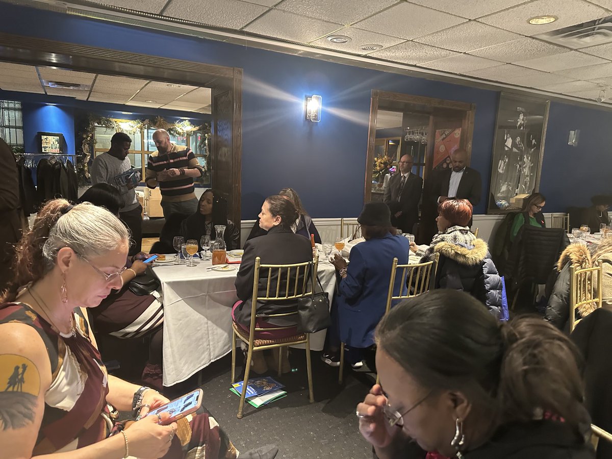 CSARunsAs1's tweet photo. @FollowCSA @District5NYC @CSA_District_6 @csadistrict4 in the house. We are #oneunion #onepeople #onefamily - #CSA ALL the Way :) https://t.co/Fwd8GjYFXp