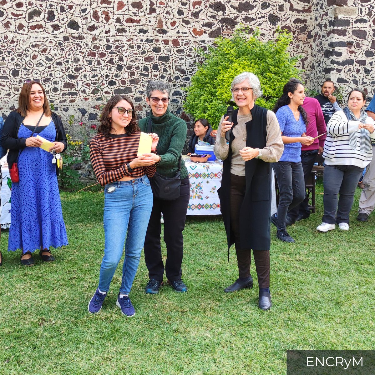 ENCRyM's tweet photo. #NavidadENCRyM
🎄✨ En colaboración con la @CNCPC_INAH celebramos nuestro convivio navideño con un colorido bazar y un divertido Concurso de Piñatas. 🎁🌟
#Navidad #Piñatas #ConcursoDePiñatas #FelizNavidad #CNCPC #ENCRyM #ComunidadENCRyM #ComplejoChurubusco https://t.co/vLrhWwQqMg