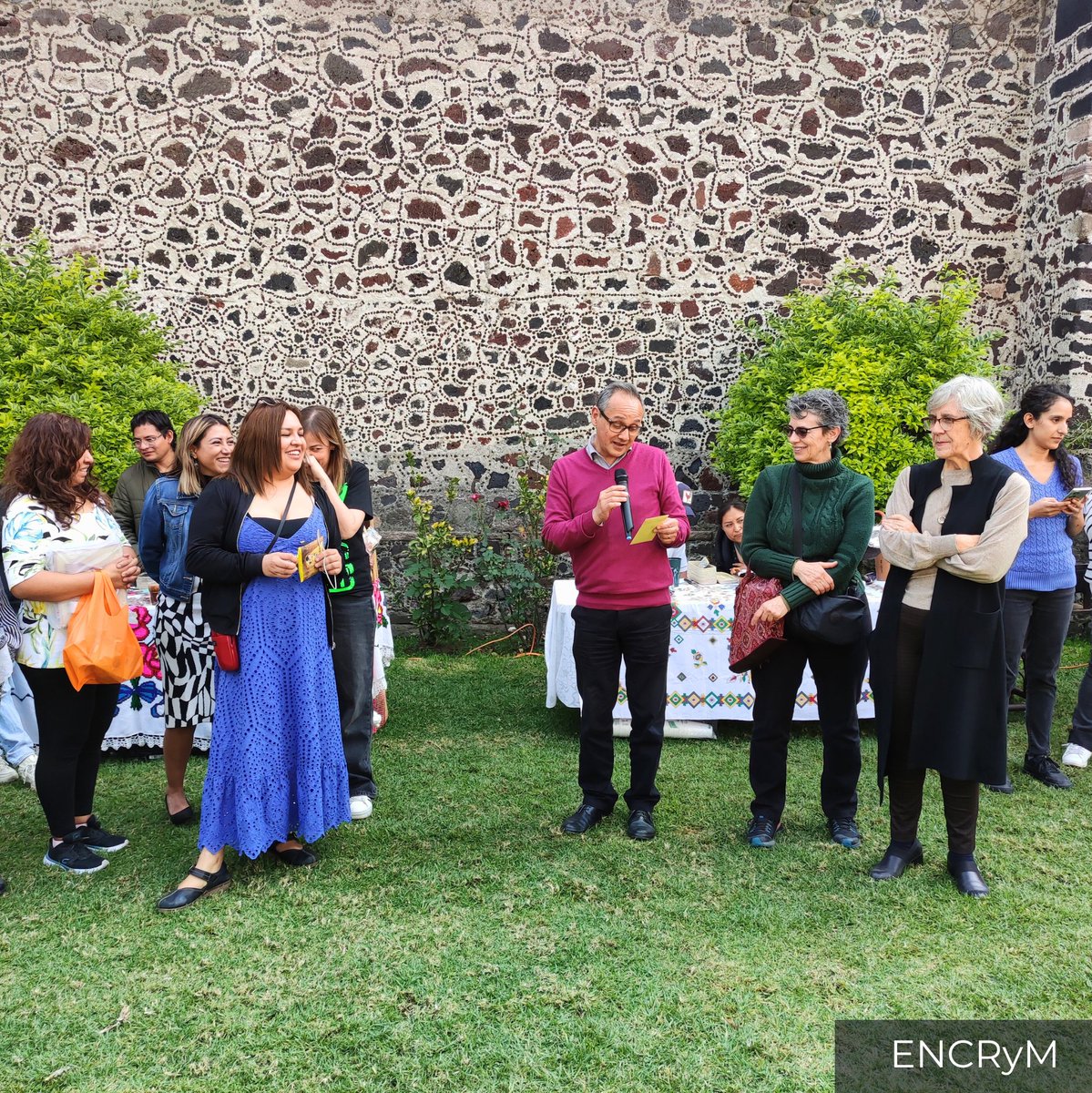 ENCRyM's tweet photo. #NavidadENCRyM
🎄✨ En colaboración con la @CNCPC_INAH celebramos nuestro convivio navideño con un colorido bazar y un divertido Concurso de Piñatas. 🎁🌟
#Navidad #Piñatas #ConcursoDePiñatas #FelizNavidad #CNCPC #ENCRyM #ComunidadENCRyM #ComplejoChurubusco https://t.co/vLrhWwQqMg