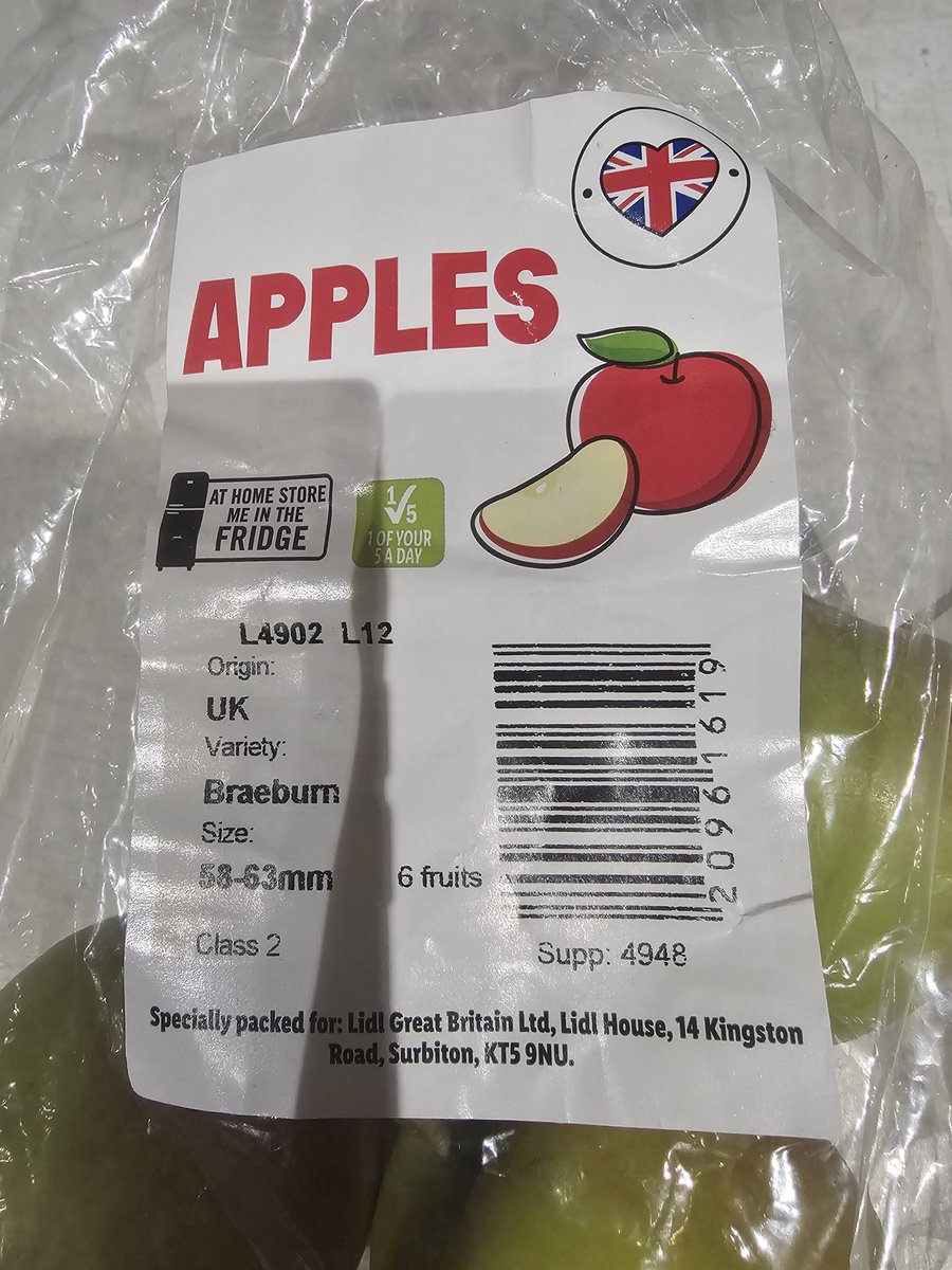 UnionJock1's tweet photo. @LidlGB Not a fan of supermarket tasteless apples, however bought a pack of your unassuming apples to discover the best tasting ones by far! #superb #Tasty #LIDL https://t.co/7XCrh5eKOg