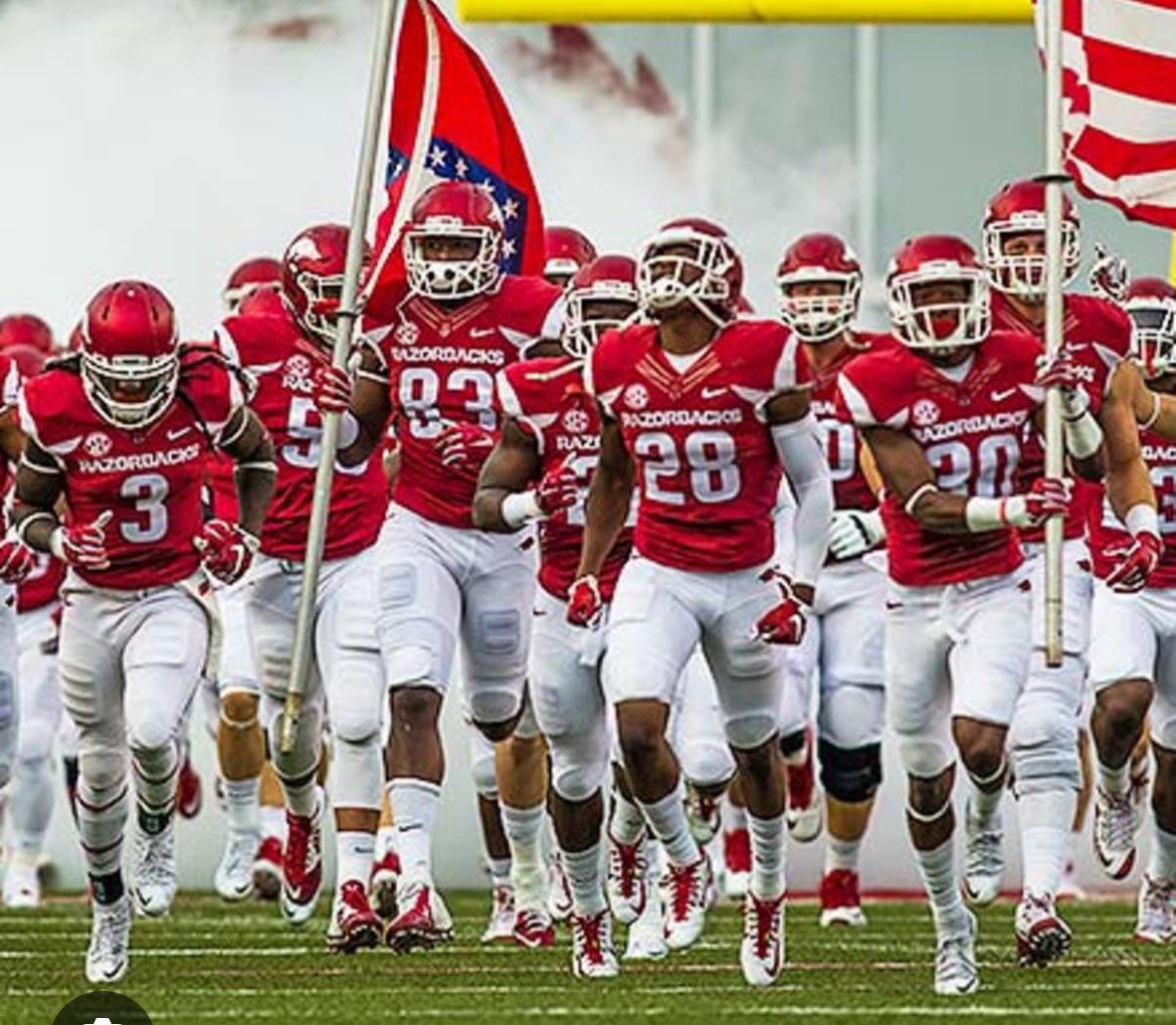 dagoat77_'s tweet photo. Bless to say I’ve received an offer from Arkansas razorback @CoachMateos @FCProspects_ @callmeagentdwil https://t.co/l5PE7vN9XY