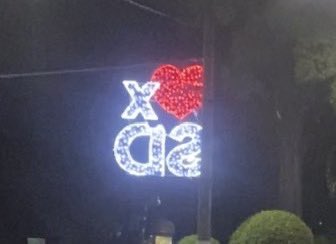 felixlajara's tweet photo. Linda foto, vistiendo su camisa de amor por Santo Domingo su eslogan de campaña, con lo mismo que tiene la capital llena. , dicen ellos que es un banco  que se la puso , me resisto a creer eso Carolina . https://t.co/FzF48NjKGy