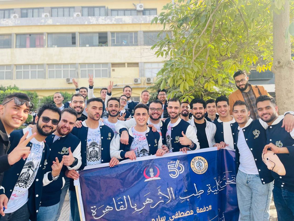 DrKhalid23's tweet photo. قد كنت صغيرا بالأمس   واليوم طبيباً بُشرانا 🩺🥰❤️ https://t.co/TgaJQ6ShHI