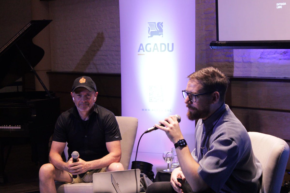AGADU_UY's tweet image. Ya estamos disfrutando de la segunda charla de #MúsicaEnFoco 🎶 

Hoy, con la presencia de @NicolasMadoery y Andrés Mayo en la Sala #MarioBenedetti. Un encuentro imperdible sobre la música y la industria musical.

🤝 Actividad organizada por @AGADU_UY con el apoyo @usembassyMVD