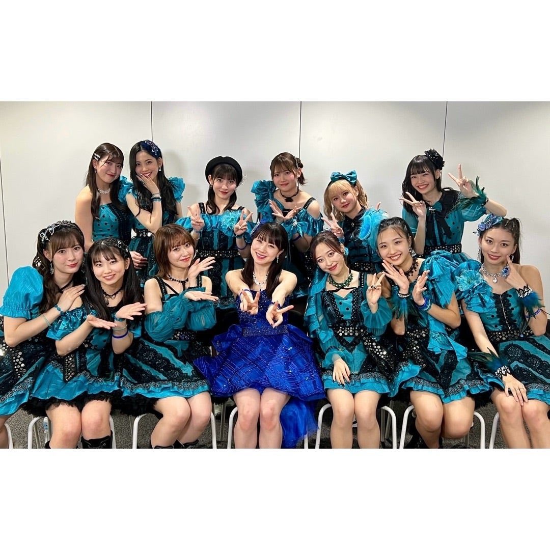 0919yu's tweet photo. 今日で、「恋愛レボリューション21」の発売から24年が経ちましたが…先日の横浜アリーナ公演では、メンバーが外周通路を使ってパフォーマンスしてくれたの嬉しかった上、炎の特効による演出も行われたので、非常に印象的なワンシーンになりました。💙💖
#モーニング娘24
#WECANDANCE
#あゆみん https://t.co/l85op5CqFx