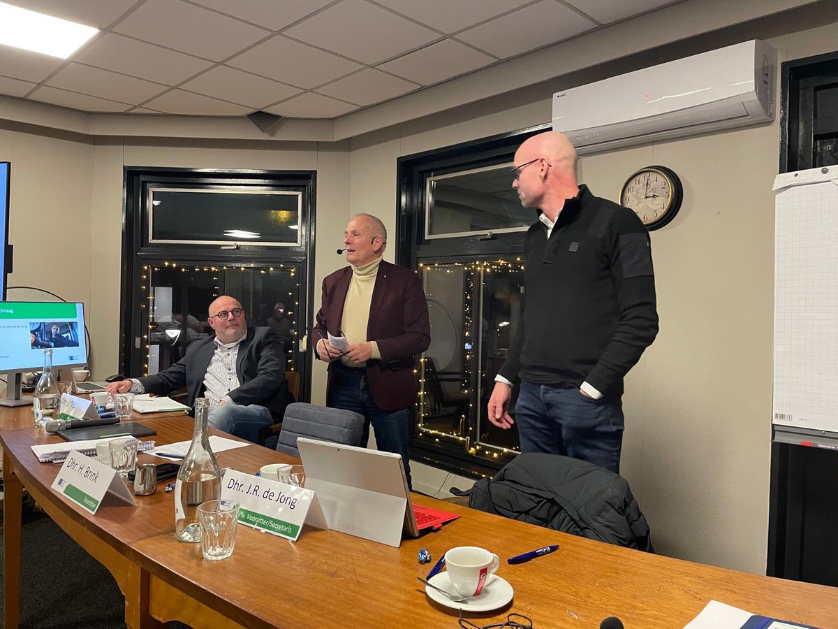 HenkBrinkDr's tweet photo. Vanavond in de ledenraad @ANDrenthe afscheid genomen van @jrdejongodoorn . Een bevlogen bestuurder van het eerste uur. Heeft veel betekend voor het AND. Namens de leden bedankt voor je inzet. https://t.co/ohPHKRglKl