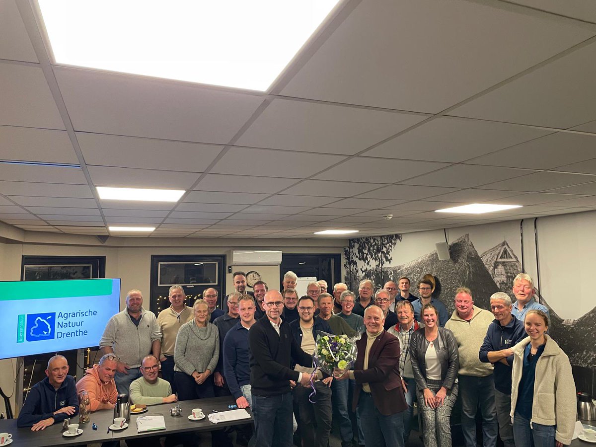 HenkBrinkDr's tweet photo. Vanavond in de ledenraad @ANDrenthe afscheid genomen van @jrdejongodoorn . Een bevlogen bestuurder van het eerste uur. Heeft veel betekend voor het AND. Namens de leden bedankt voor je inzet. https://t.co/ohPHKRglKl