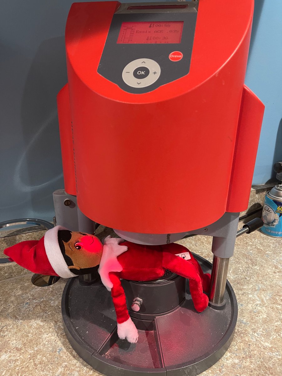 NuclearSmiles's tweet photo. Jingle decided to stay back in Urbana to work on retainers, however it looks like the only thing he's working on is a tan! https://t.co/bLPyhjq46O