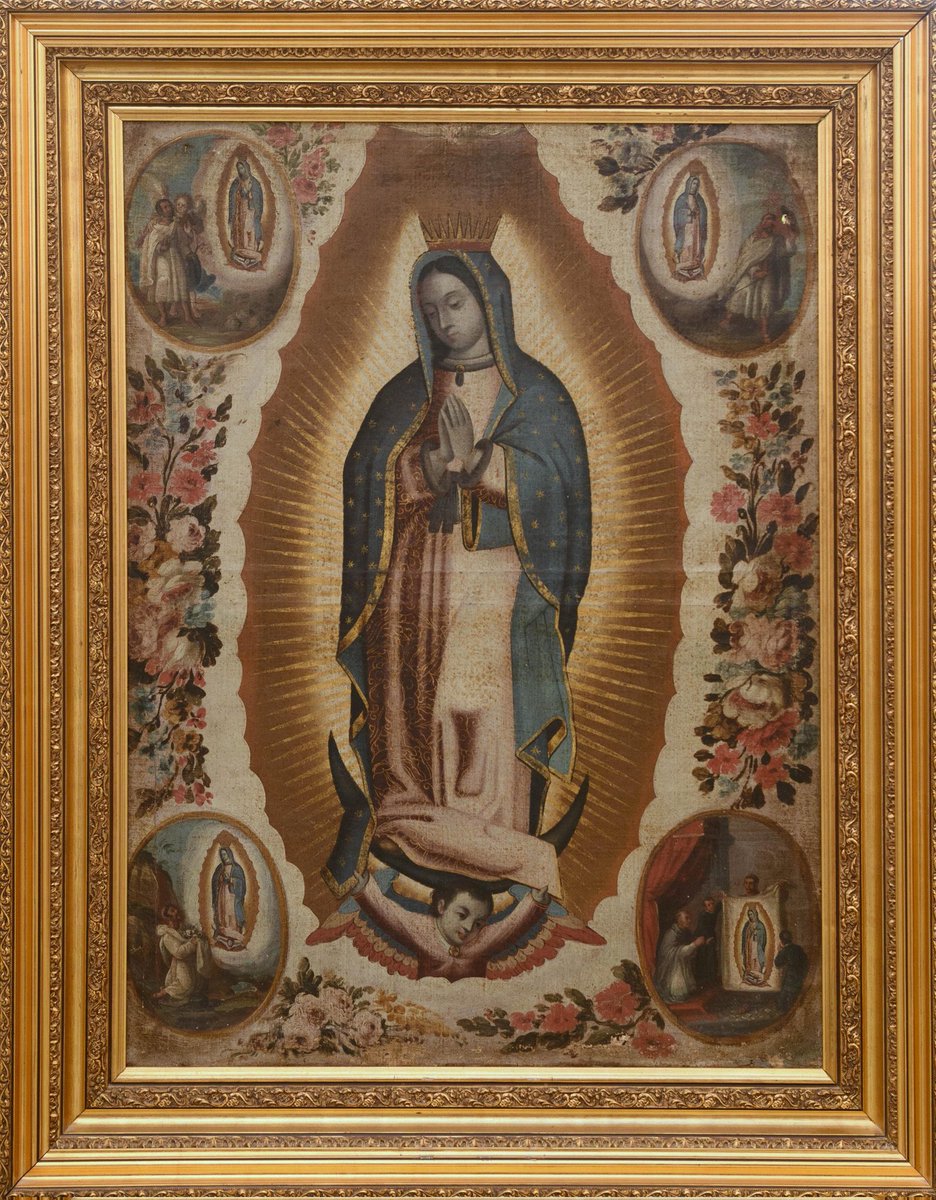 La gran devoción de Ntra. Sra. de Guadalupe surge a raíz de las múltiples apariciones de esta imagen. Éstas aparecen reflejadas en el lienzo que mostramos en el día de su festividad, perteneciente a la colección pictórica de nuestra Real Archicofradía.