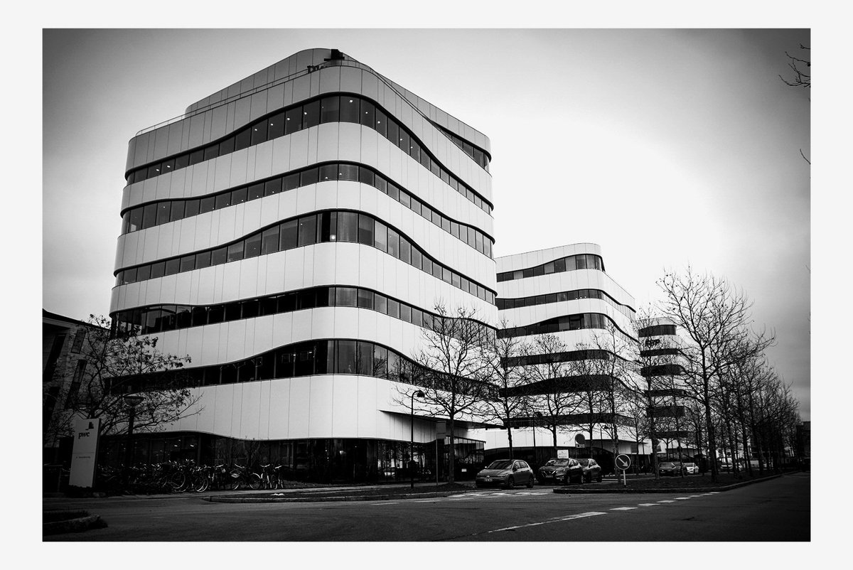 EmeraldHXH879's tweet photo. Hellerup and Ørestad in Copenhagen, Denmark  

📸 Sony Alpha A6100  

#blackandwhitephotography 
#streetphotography 
#Hellerup
#Ørestad
#Copenhagen 
#Denmark https://t.co/mwn6tOo0ub