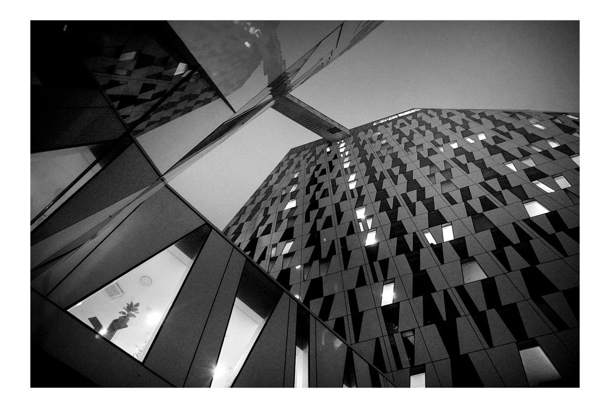 EmeraldHXH879's tweet photo. Hellerup and Ørestad in Copenhagen, Denmark  

📸 Sony Alpha A6100  

#blackandwhitephotography 
#streetphotography 
#Hellerup
#Ørestad
#Copenhagen 
#Denmark https://t.co/mwn6tOo0ub