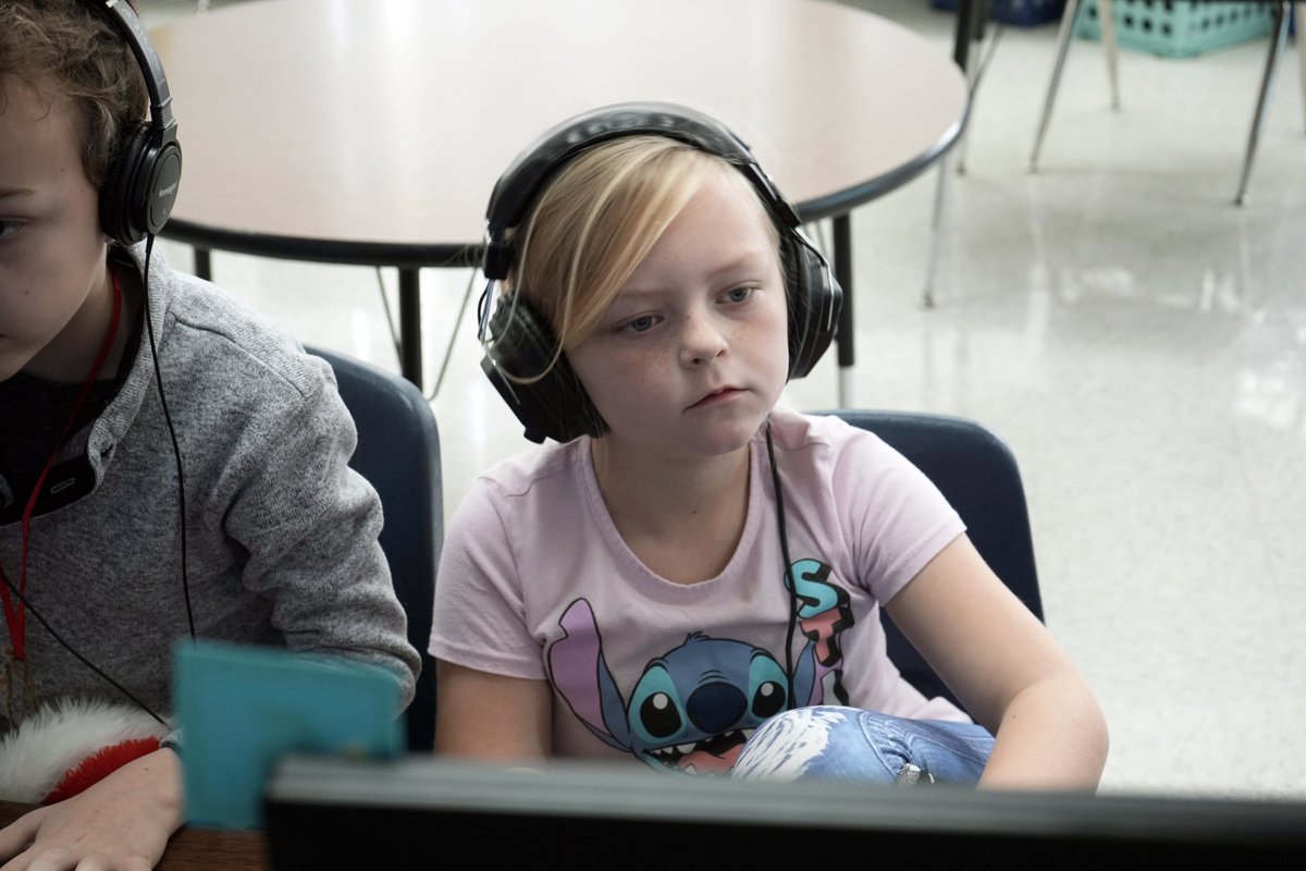 ShermanISD's tweet image. Ms. Wood’s 2nd graders were introduced to giving specific instructions for computer software programming! 💻 #HourOfCode #ComputerScienceEducationWeek