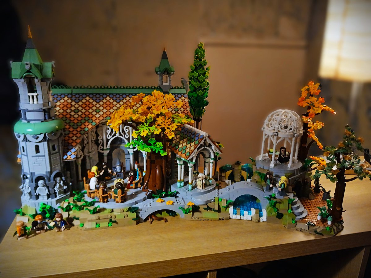 DragonYogoloth's tweet photo. @Bluehasia @Ckaiadn I literally just finished this set today. It wouldn't be LotR canon, but a dragon chilling in Rivendell would be cool. https://t.co/xr784sKLl8