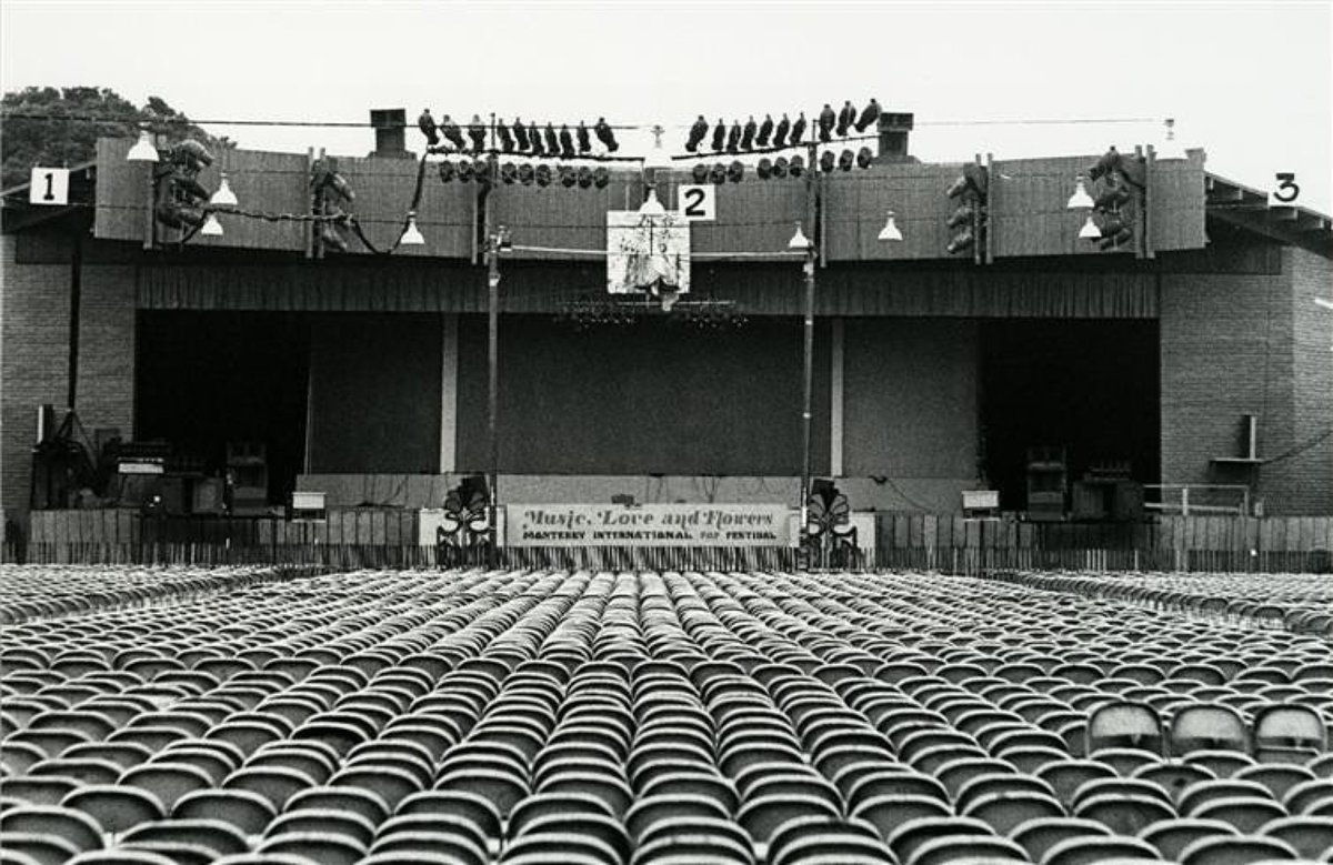 Calrootsfest's tweet photo. ⏪ #TheBowl #1960, now… “There was no venue, really. It was for cow shows and horse shows. Chip Monck handled the production. He practically built the stage. Without him, there probably wouldn’t have been a Monterey.” -Lou Adler
#CaliRoots #Monterey https://t.co/kWKRBwgQed