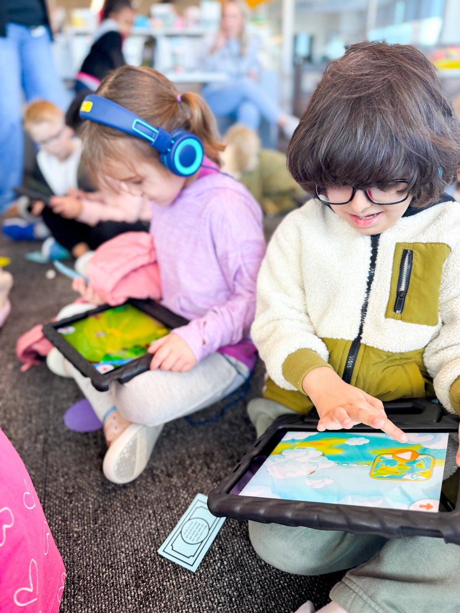 Kindergarteners diving into the world of coding! 🖥️✨ This week, they explored the magic of Hour of Code by learning about algorithms—step-by-step instructions that make things work! 🚦 💡 #HourOfCode #theminettconnection #minettgrown
