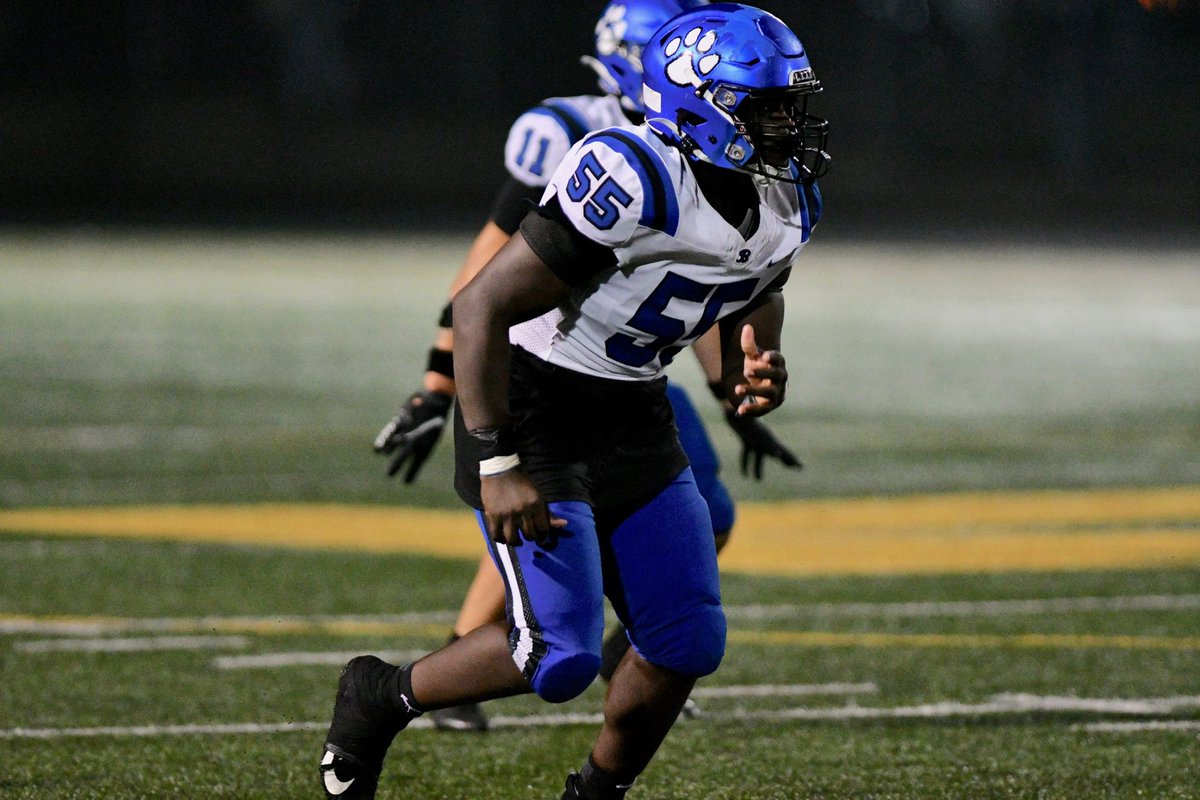 MoeBilall's tweet image. Had a great junior year, going to war alongside my brothers, truly a remarkable experience. It would be very appreciated if you took a look at my Junior season highlights🙏🏾🖤.
6’0
225 lbs
C/DE
‘26
hudl.com/v/2RFRCG