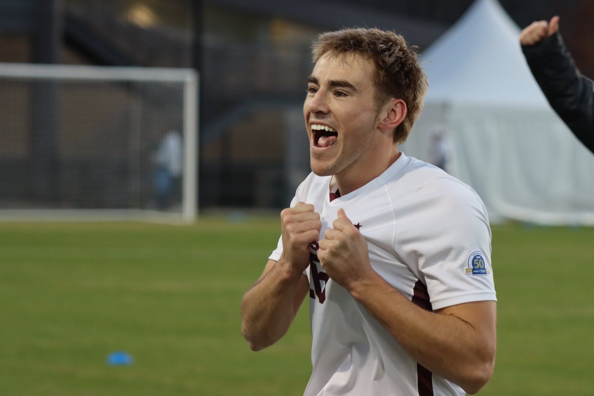 TheMountainEast's tweet photo. 𝙊𝙣𝙚 𝙙𝙤𝙬𝙣, 𝙤𝙣𝙚 𝙩𝙤 𝙜𝙤!

The University of Charleston  defeats CSU Pueblo, 3-2, to advance to Saturday’s @NCAASoccer DII National Championship! ⚽️🏆 https://t.co/qQgQqPC0Fx