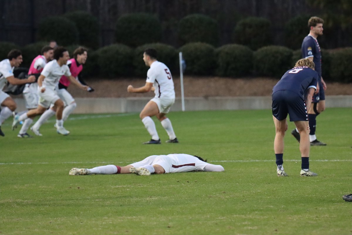 TheMountainEast's tweet photo. 𝙊𝙣𝙚 𝙙𝙤𝙬𝙣, 𝙤𝙣𝙚 𝙩𝙤 𝙜𝙤!

The University of Charleston  defeats CSU Pueblo, 3-2, to advance to Saturday’s @NCAASoccer DII National Championship! ⚽️🏆 https://t.co/qQgQqPC0Fx