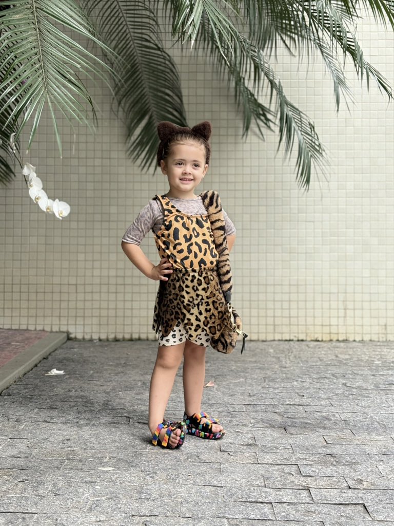 Fashionismo's tweet photo. “oncinha é resistência” #mismatchday https://t.co/ut05NnhVYn