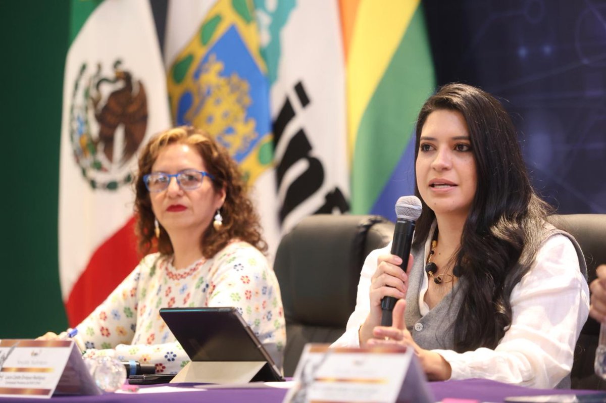 InfoCdMex's tweet image. La Comisionada Presidenta @lauraenriquezr hace un recuento de todos los logros del Comisionado @AristidesRodri, de quien dijo que él impulsó el #INFOVERSO y #Atic, el chat de la transparencia.