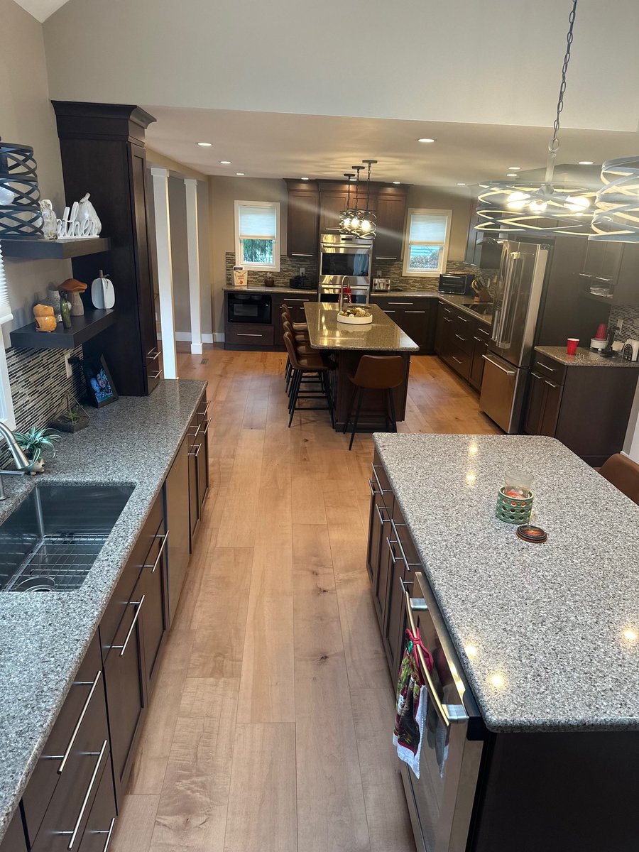 Hallmark Floors tweet media