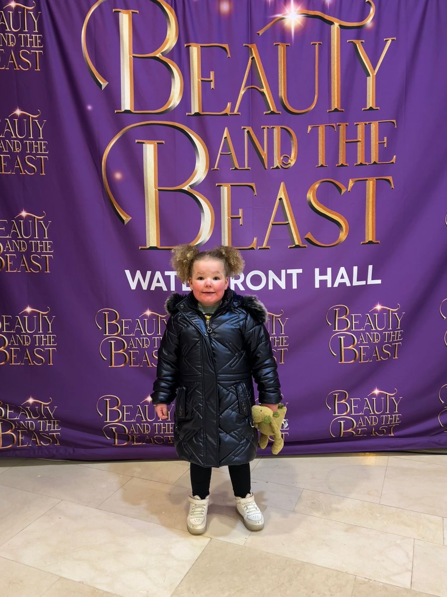 MontgorHeather's tweet photo. Arias 1st. pantomime 👌🏽 #BeautyAndtheBeast Thanks to @QubEps  Wellbeing Team 
#RandomActsOfKindness ❤️
@Waterfront_Hall  Belfast - Brilliant show 👏🏻👏🏻 https://t.co/ktDOwVUKpT