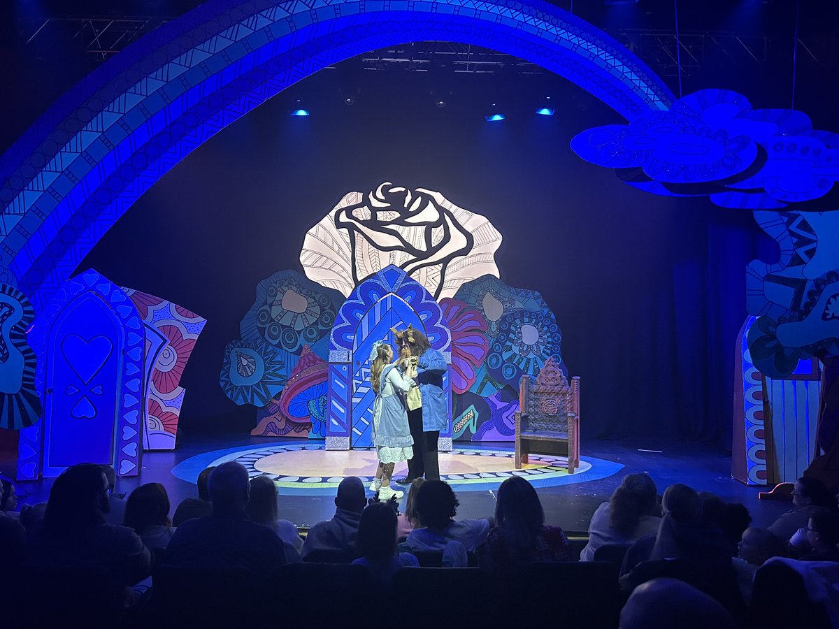 MontgorHeather's tweet photo. Arias 1st. pantomime 👌🏽 #BeautyAndtheBeast Thanks to @QubEps  Wellbeing Team 
#RandomActsOfKindness ❤️
@Waterfront_Hall  Belfast - Brilliant show 👏🏻👏🏻 https://t.co/ktDOwVUKpT