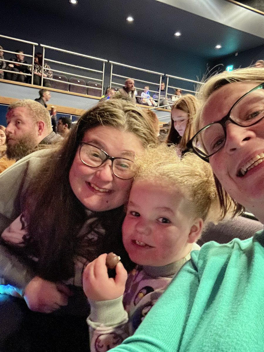 MontgorHeather's tweet photo. Arias 1st. pantomime 👌🏽 #BeautyAndtheBeast Thanks to @QubEps  Wellbeing Team 
#RandomActsOfKindness ❤️
@Waterfront_Hall  Belfast - Brilliant show 👏🏻👏🏻 https://t.co/ktDOwVUKpT
