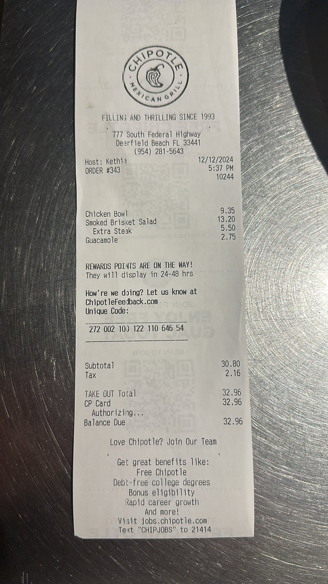 cesararaque's tweet photo. @ChipotleTweets look at the receipt and look at the size, is that double? I am quitting chipotle. https://t.co/BUqKDWv4DJ
