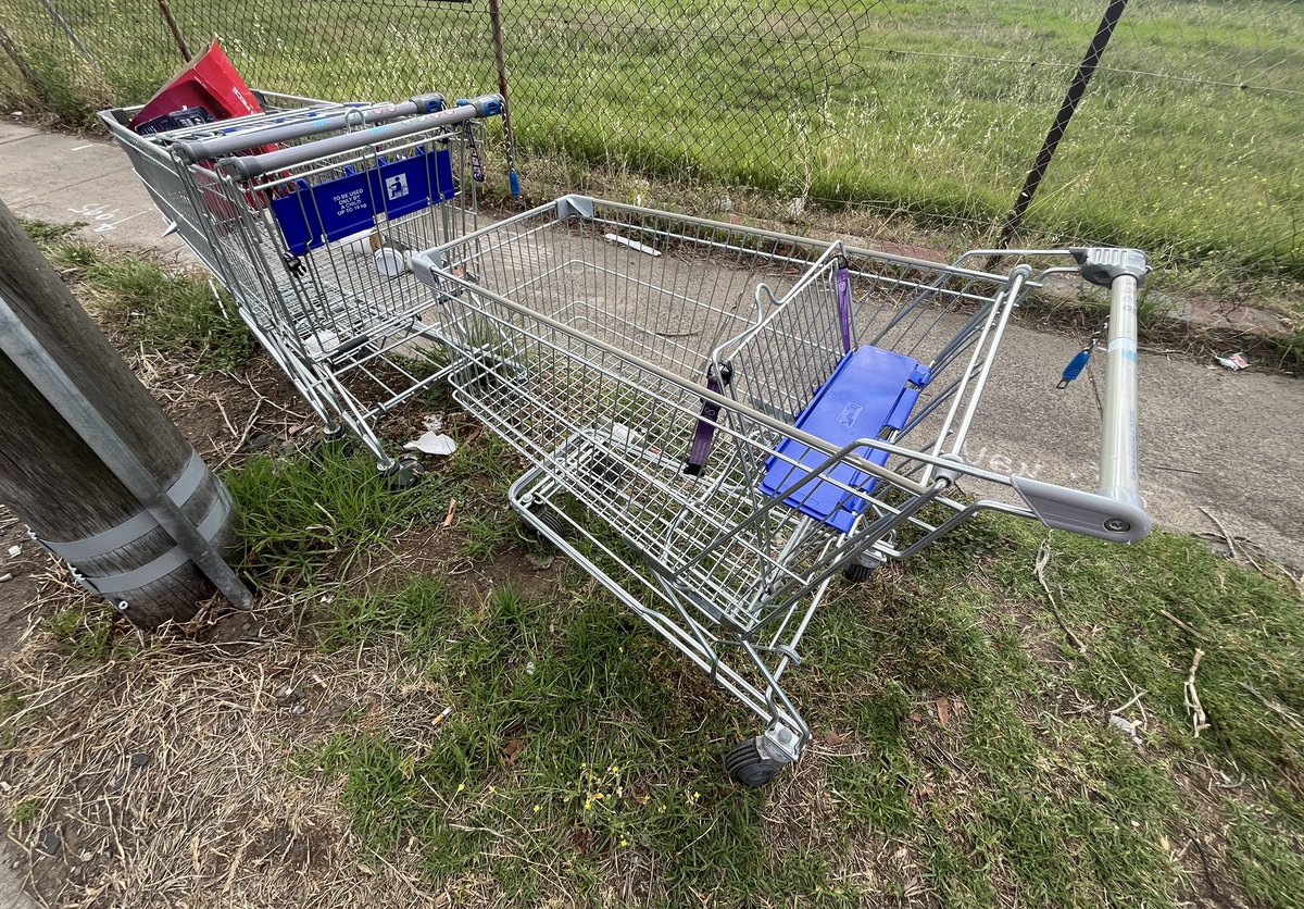 NormanHermant's tweet photo. πΆ π
π΅ π πΆ
On the third day of #Christmas,
#Braybrook gave to meβ¦
THREE shopping carts πππβ¦
π΅ π
πΆπ π΅ https://t.co/gWJrB17soR