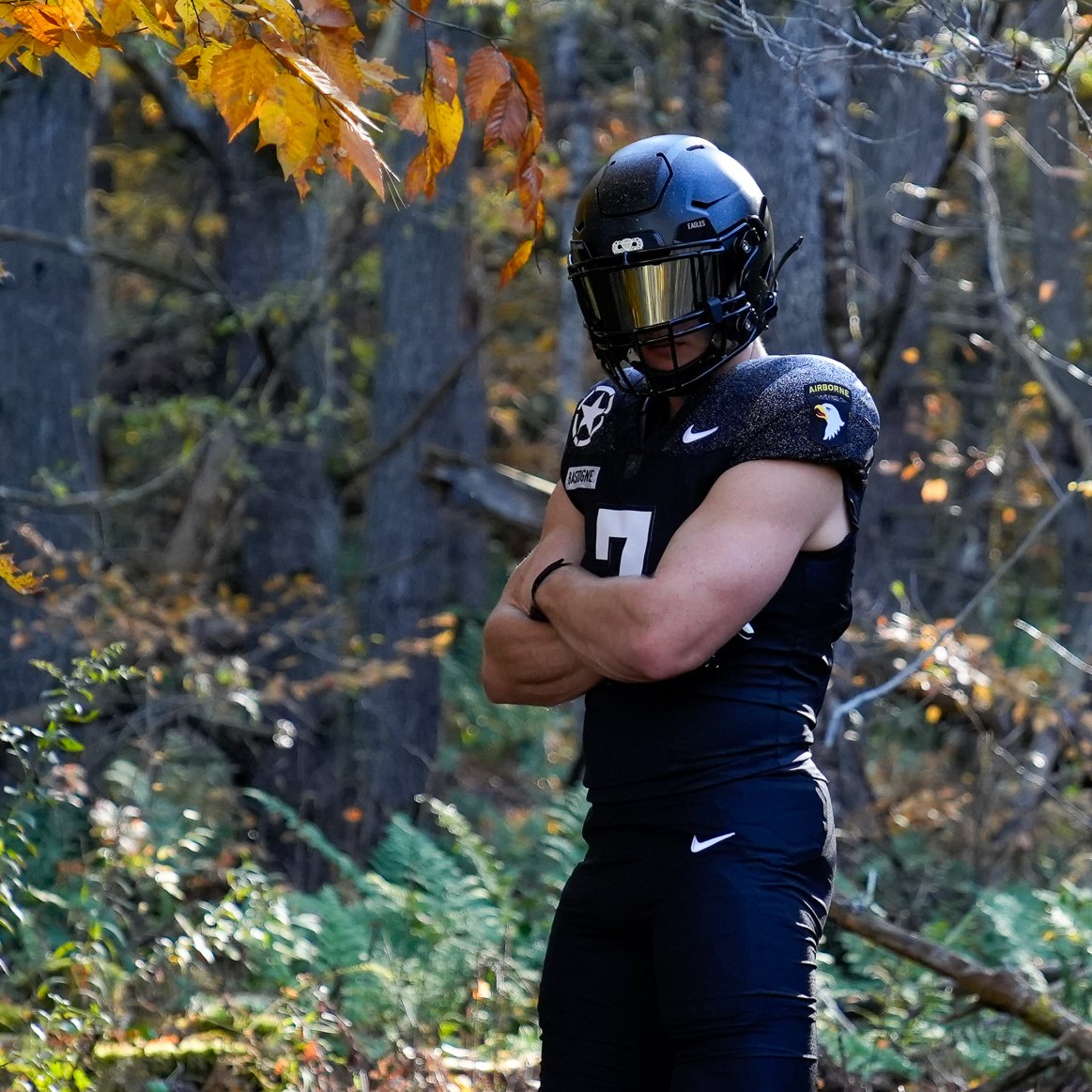 ArmyWP_Football's tweet photo. Can't wait to see our @101stAASLTDIV Uniforms on Saturday 🦅🫡

→ https://t.co/lxauGcTg9s

#GoArmy x #BeatNavy x #ScreamingEagles https://t.co/MlDKdPzmhL