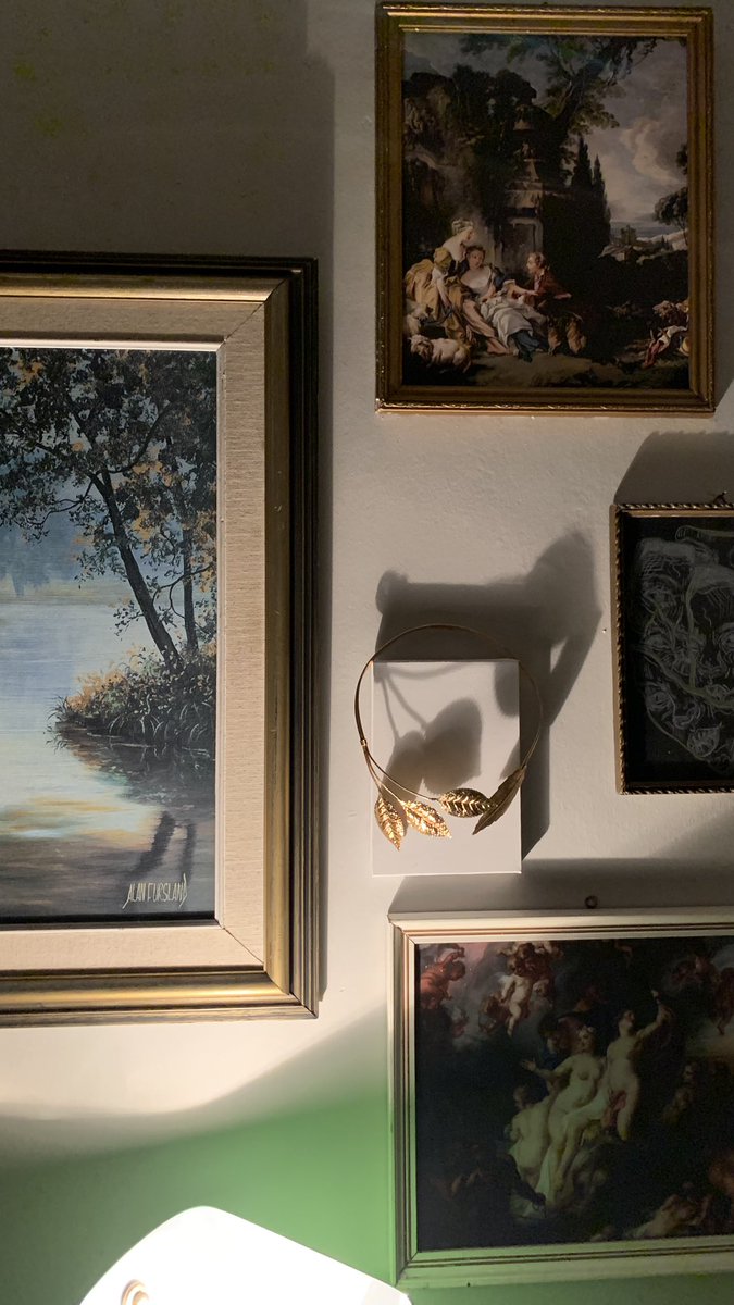 odamı yavaş yavaş kendi vibeıma dönüştürmeye başladm..