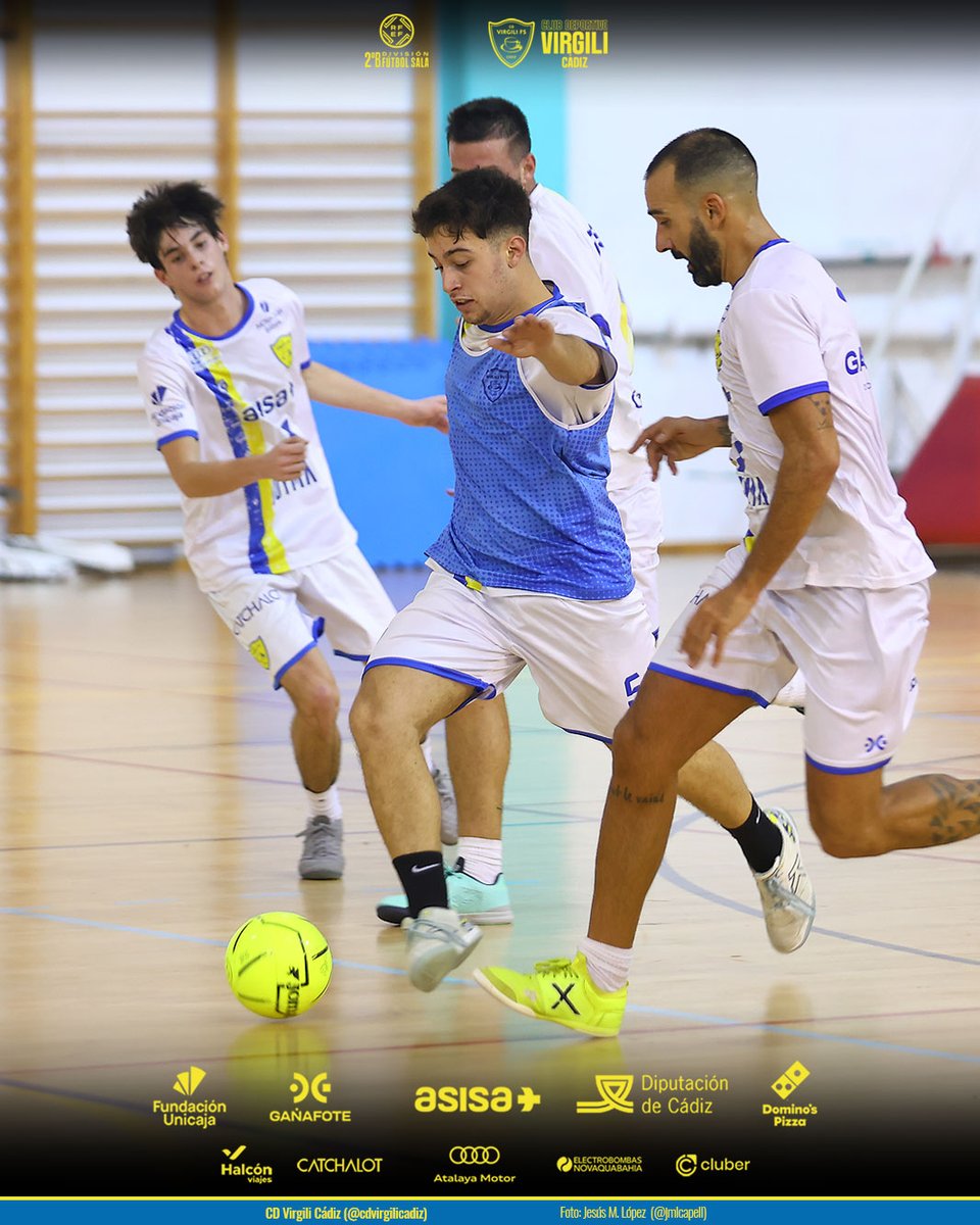 CDVirgiliCadiz's tweet photo. ⚽ En el tramo final de la sesión, el primer equipo y el juvenil del CD Virgili Cádiz unieron fuerzas en un partidillo conjunto.

💪 Una oportunidad para fortalecer las conexiones técnico-tácticas  y compartir aprendizaje.

Buenas noches, panaderos 💛💙 https://t.co/OzGKDGVPwp
