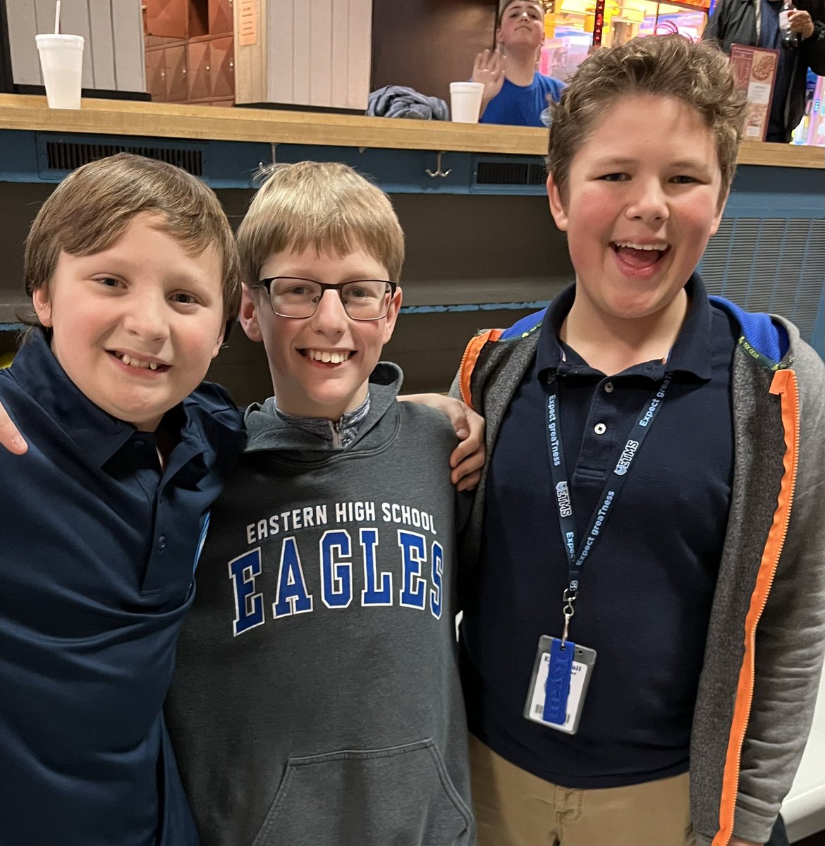 EchoTrailModMus's tweet image. We’ve had a grEaT week in Modern Music ! We heard wonderful concerts from @JtownHS &amp;amp; @EasternHSMedia, jammed with @JCPSSuper, and celebrated a wonderful semester with friends! 💙🩵🎸🎳