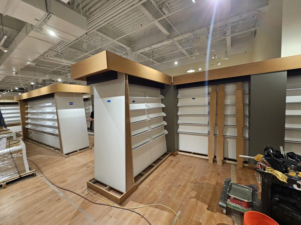 bnbellevuesq's tweet photo. 🚨 Exciting news, Bellevue! 🚨 A brand-new Barnes &amp; Noble is coming to Bellevue Square this January! 📚✨

Construction is underway, and we’re counting down the days until we can welcome you into this booklover’s paradise. @seattletimes @KIRO7Seattle @425Magazine @KING5Seattle https://t.co/yHG4qcnIDt