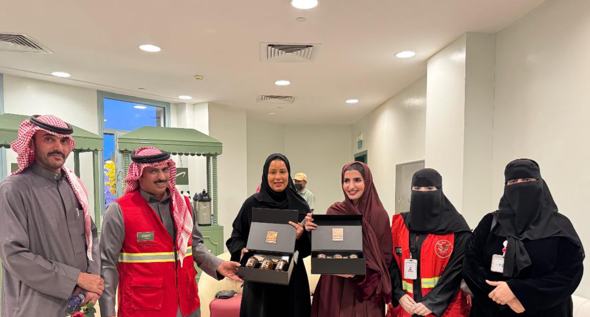 Faz3h2020's tweet photo. بمناسبة اليوم التطوع العالمي السعودي الاميره/ اضواء بنت فهد ال سعود 
والدكتوره/ اشواق القحطاني في ضيافة جمعية فزعة الشمال للبحث والإنقاذ . في جامعة حائل . وكل الشكر والثناء لهم على تحفيزهم و��عزيزهم للجمعيه وأعضاء الفريق بما يقومون فيه من أعمال تطوعيه . كما تم تكريمهم . من قبل رئيس الجمعيه / أ. حامد الوهبي و عضو مجلس الإداره/أ سلطان الشهيل .
#جمعية_فزعة_لشمال_للبحث_والانقاذ  #فريق_فزعة_الشمال_للبحث_والانقاذ  #حائل