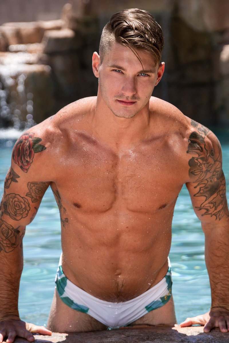 BESTGAYVID's tweet photo. Clark Parker 

#gayporn 

https://t.co/mAVvVLLp52 https://t.co/8qBhNHmaJL