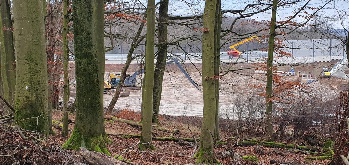 BarbaraSch56791's tweet image. Die Regenrückhaltebecken der #A49 sind also fertig⁉️ Und was sehen wir hier? Das unfertige RBB an der Maulbachtrasse! Irgendwie liegen #DEGES &amp;amp; #AutobahnGmbH merkwürdig deutlich mit ihren Aussagen neben der Wahrheit ! So darf die #A49 eben nicht in Betrieb gehen! #keineA49