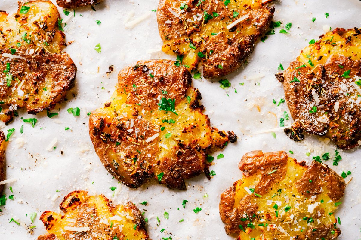The holidays are just around the corner, and that means holiday parties are filling up everyone’s calendars!  🎄

Try these Crispy Smashed PEI Potatoes—an elevated dish that will bring cozy Christmas comfort to all your holiday gatherings! 🌟🥔

-
 #PEIPotatoes #PotatoRecipes